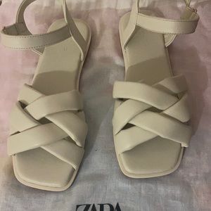 Zara sandals white puff never worn size 37